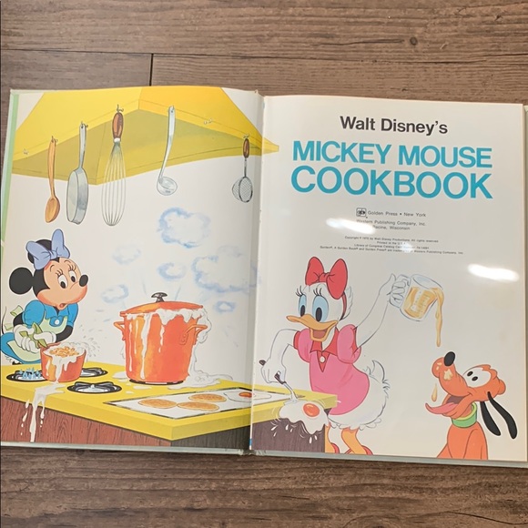 1975 Walt Disney's Mickey Mouse Cookbook - Picture 2 of 3